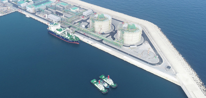 LNG storage tank background photograph
