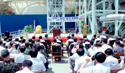 제1호 국적 LNG선(현대 유토피아호) 평택 입항